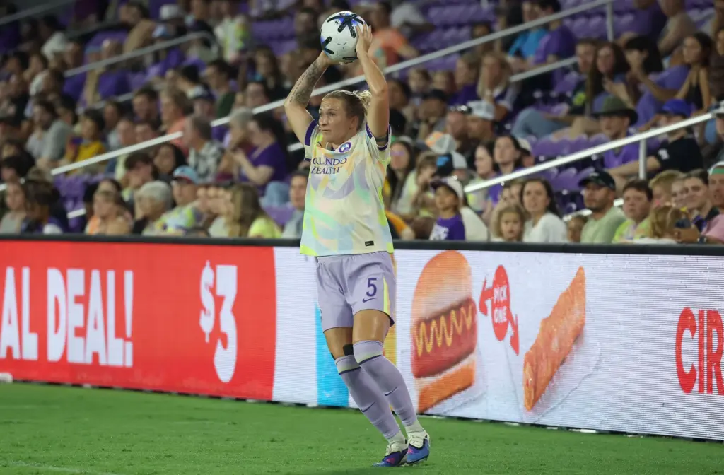 Orlando player Hailie Mace throws the ball in during the...