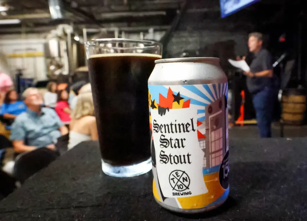STOUT AND STORMS â Orlando Sentinel Executive Editor Roger Simmons,...