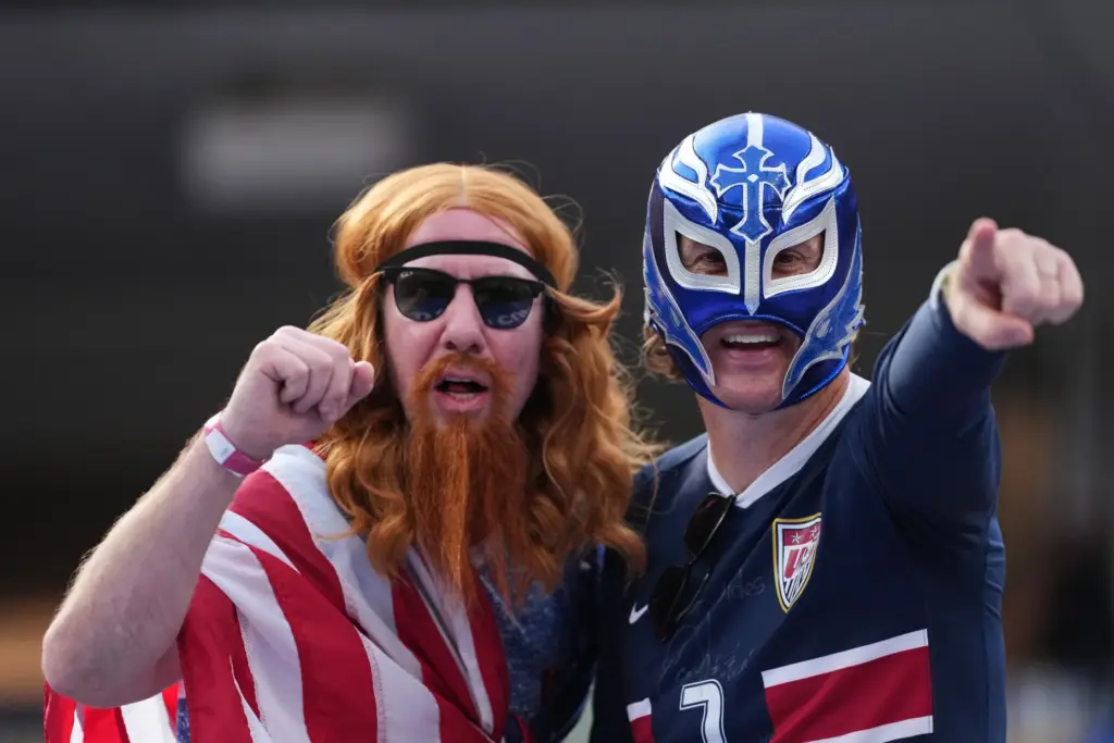 Fans of the United States wait for the beginning of...