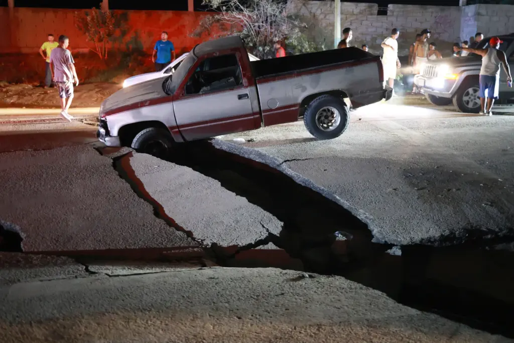 A vehicle is trapped in a fissure caused by an...
