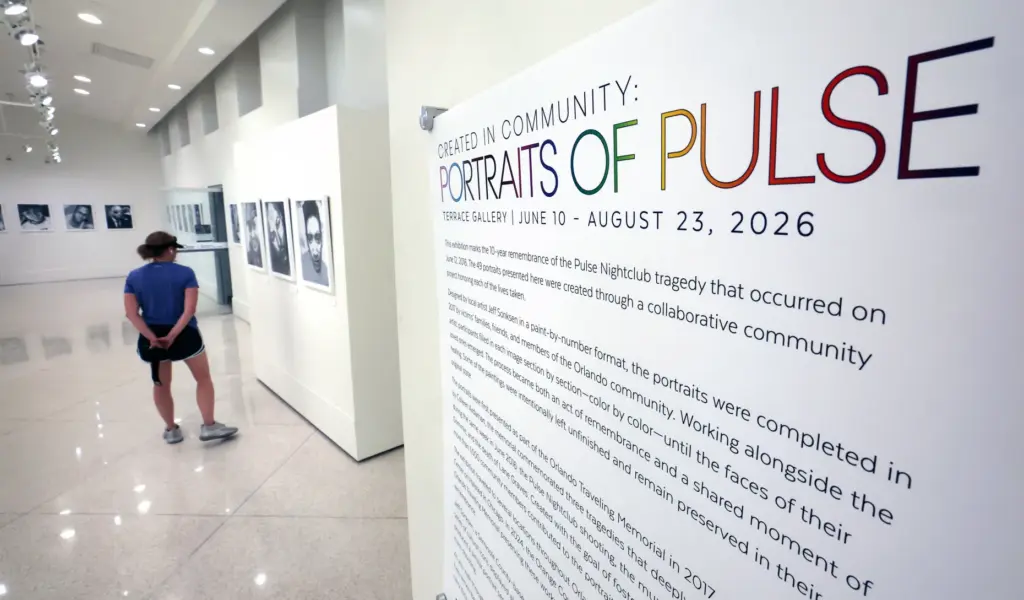 PORTRAITS OF PULSE â A visitor to the Terrace Gallery...