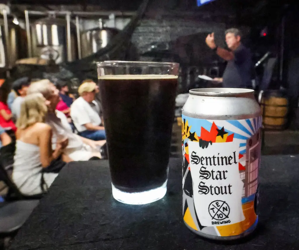 STOUT AND STORMS â Orlando Sentinel Executive Editor Roger Simmons,...