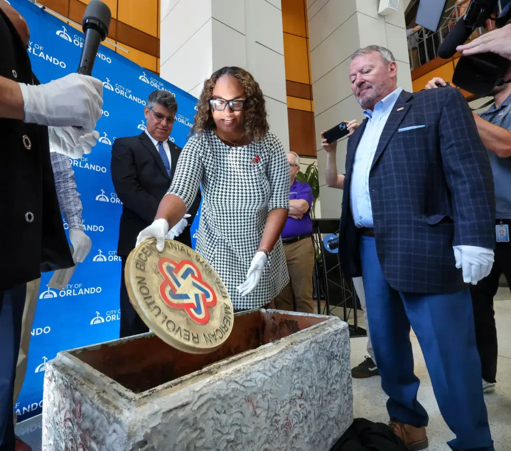 RETRO REVEAL â Orlando city commissioner Shan Rose pulls out...