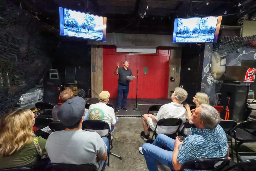 STOUT AND STORMS â Orlando Sentinel Executive Editor Roger Simmons...