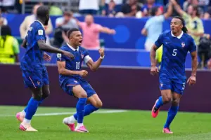 Kylian Mbappé of France scores 2 goals to reach 16 in World Cup career, tying for 2nd most