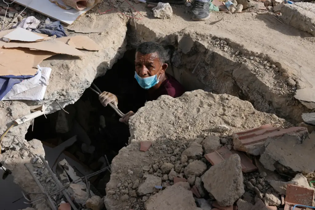 Franklin Fuentes searches for missing relatives in the collapsed building...
