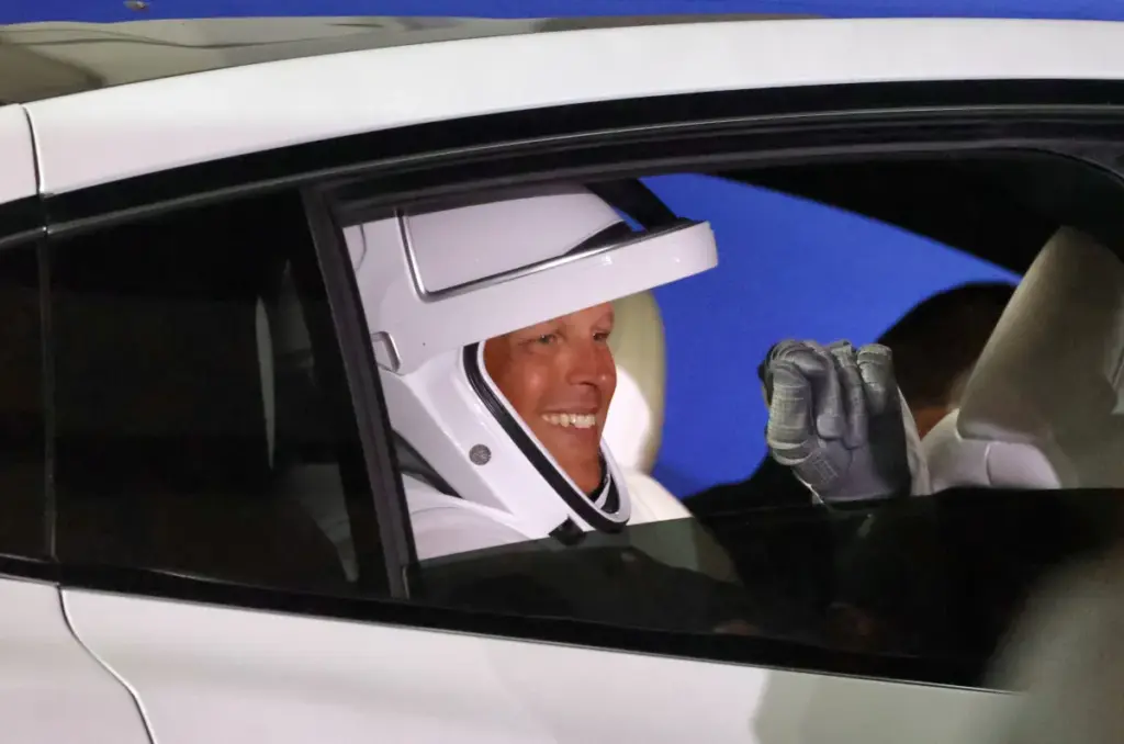 NASA astronaut Robert Hines says goodbye to family and friends...