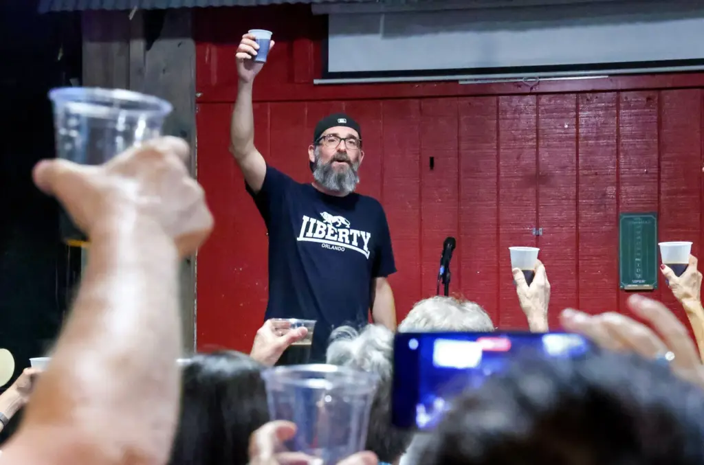 CHEERS AND BEERS â Ten10 Brewing manager/head problem solver Brian...