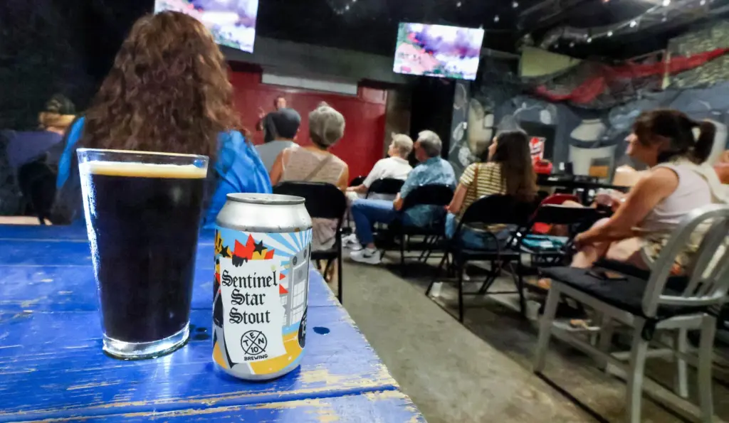 STOUT AND STORMS â Orlando Sentinel Executive Editor Roger Simmons,...