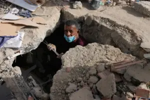 Venezuelans take search for the missing into their own hands in earthquake aftermath