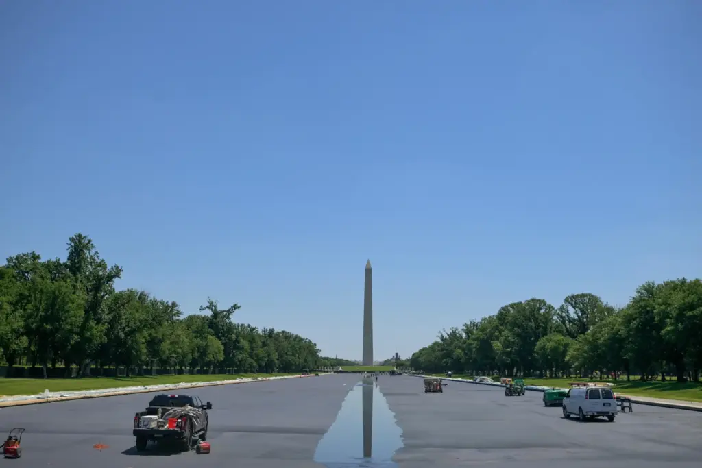 Water flows into the Lincoln Memorial Reflecting Pool, Thursday, June...