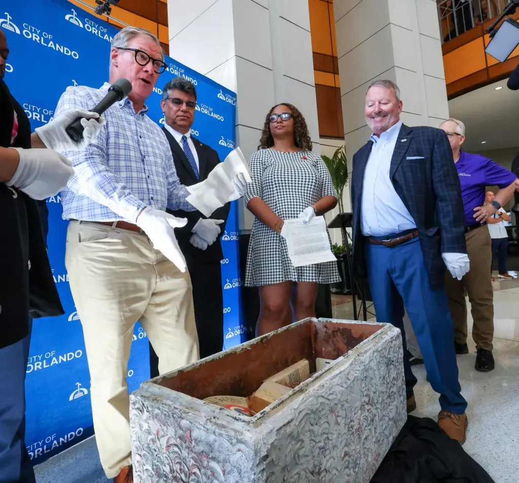RETRO REVEAL â Kiwanis Club of Orlando president Matt Kelly...