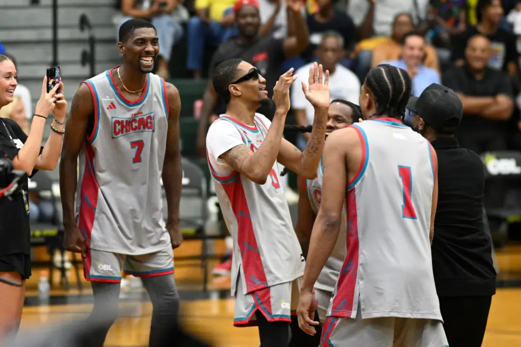 Team Chicagoâs Brandon âSaucegodâ Daughtry, center, celebrates his win against...