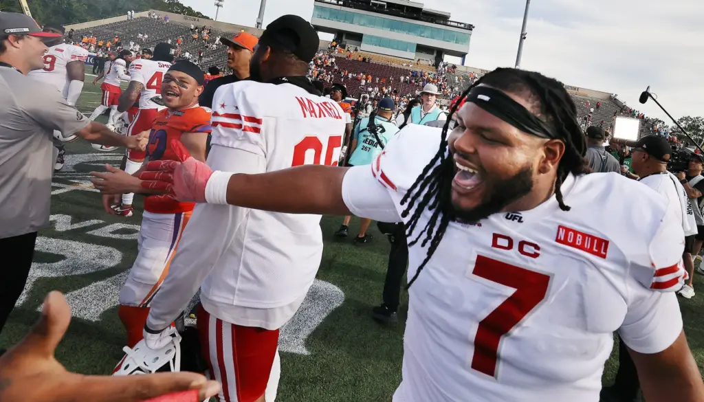 DC defensive tackle Joe Wallace (7) celebrates after winning the...