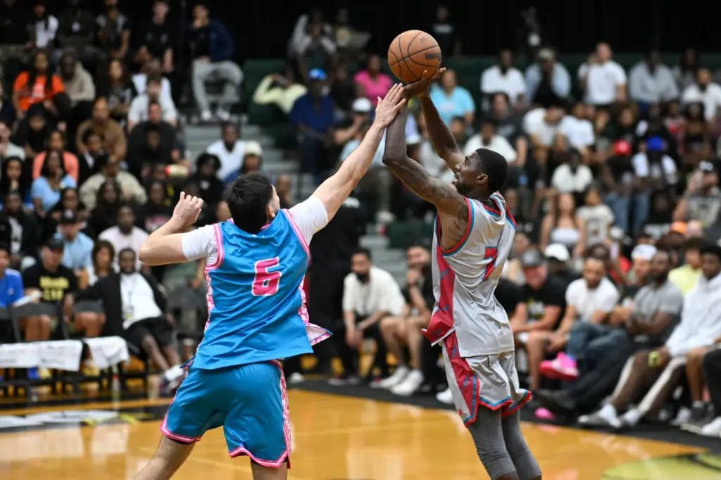 Team Miamiâs Josmel â305Bucketsâ Martinez (6) defends against Chicagoâs Mitchell...