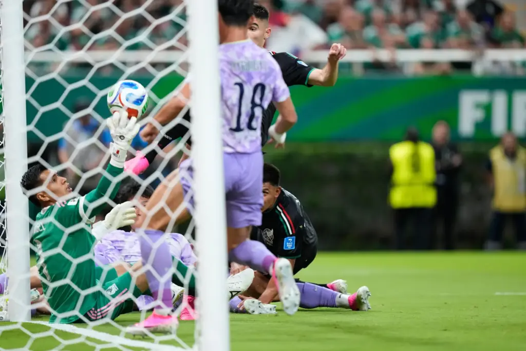 Mexico goalkeeper Raul Rangel (1) makes a save on the...