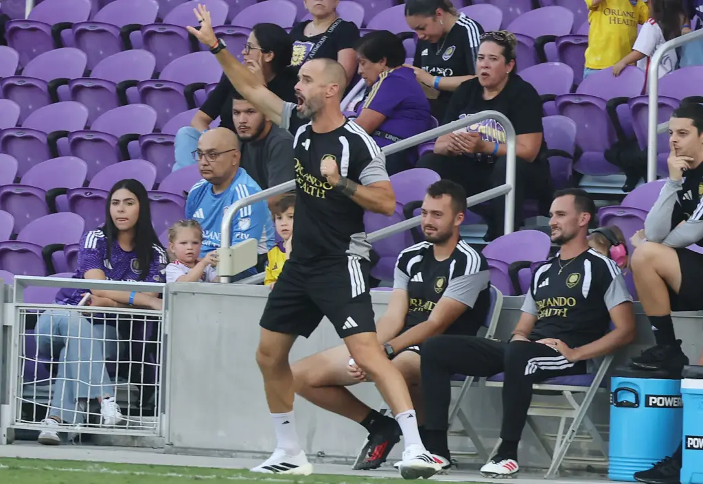 Orlando City head coach Martin Perelman signals during the Tampa...