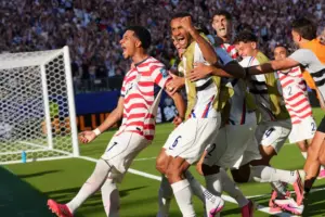U.S. beats Bosnia-Herzegovina 2-0 to advance to World Cup round of 16
