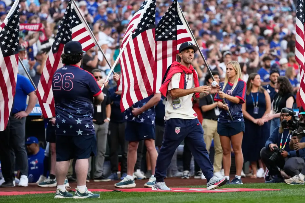 Christian Pulisic walks to the field before head coach Mauricio Pochettino threw out the first pitch.