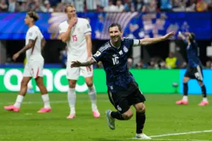 Defending champion Argentina reaches World Cup final by beating England 2-1