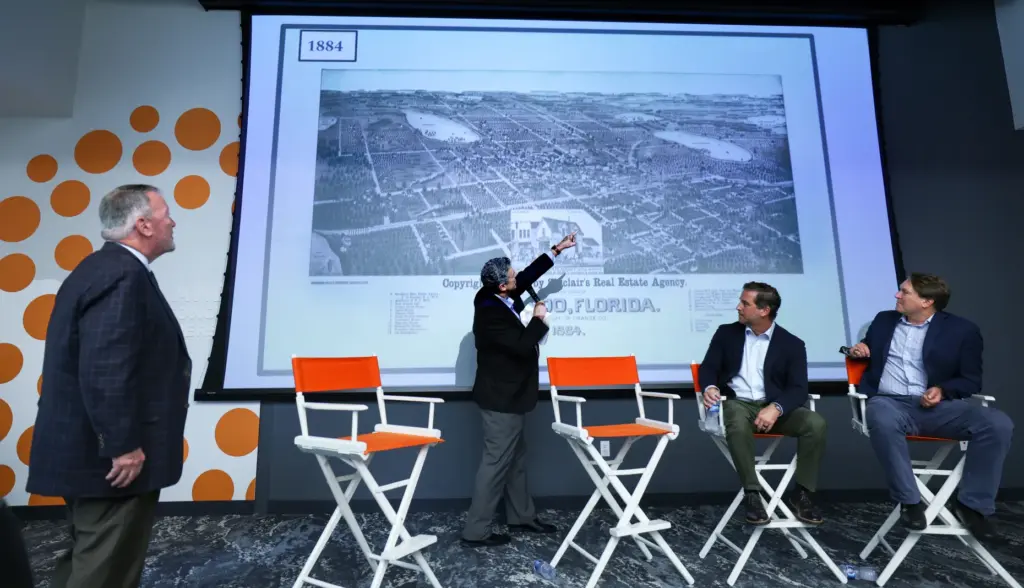 DISCUSSING DOWNTOWN â Orlando Sentinel executive editor Roger Simmons points...