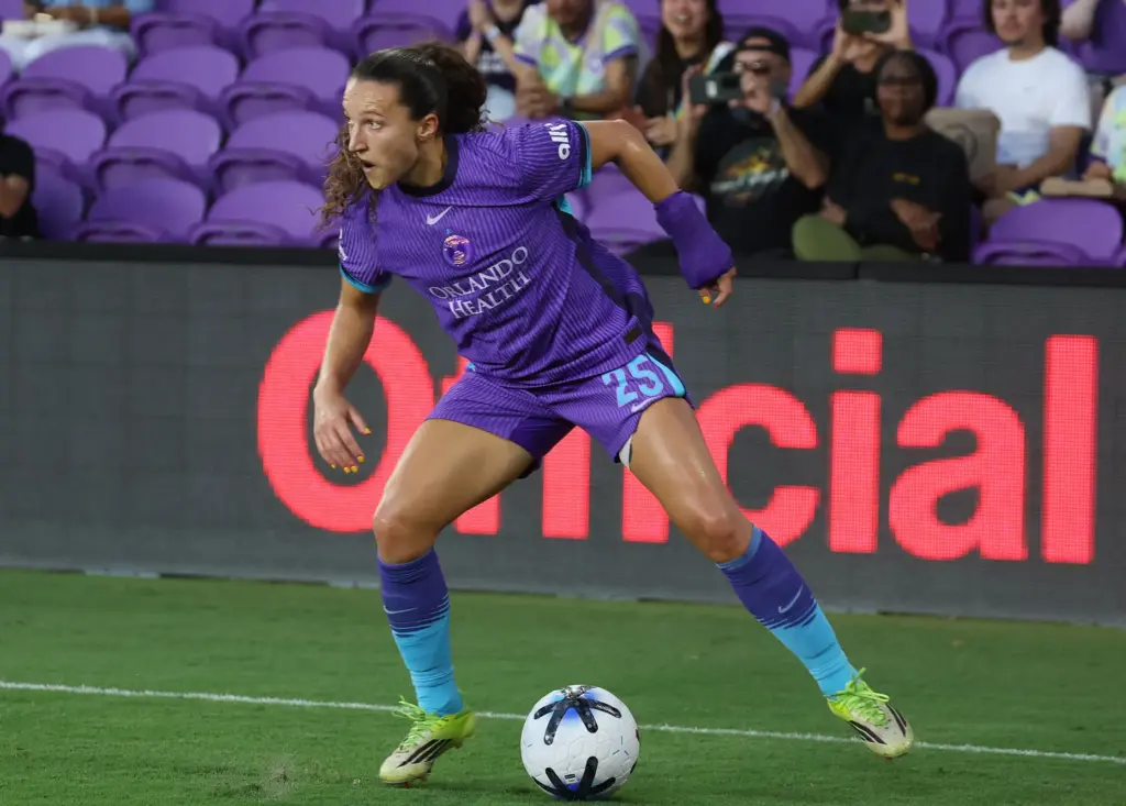 Orlando player Kerry Abello moves the ball during the Chicago...