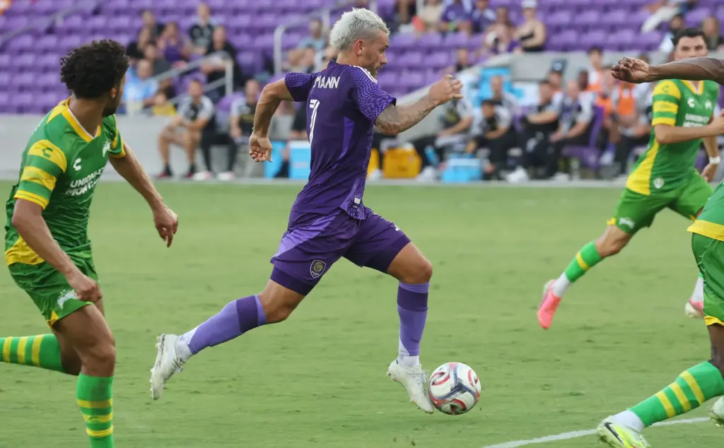 Orlando City player Antoine Griezmann (7) moves the ball toward...