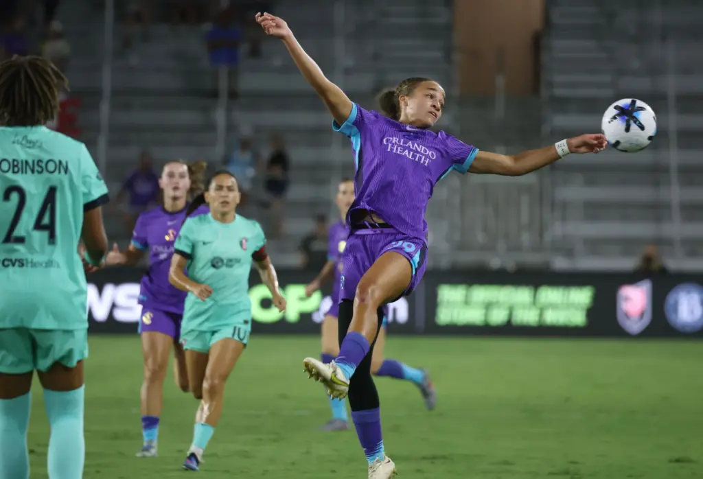 Orlando player Solai Washington leaps during the Kansas City Current...