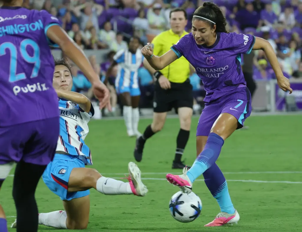 Orlando player Angelina (7) kicks at goal during the Chicago...