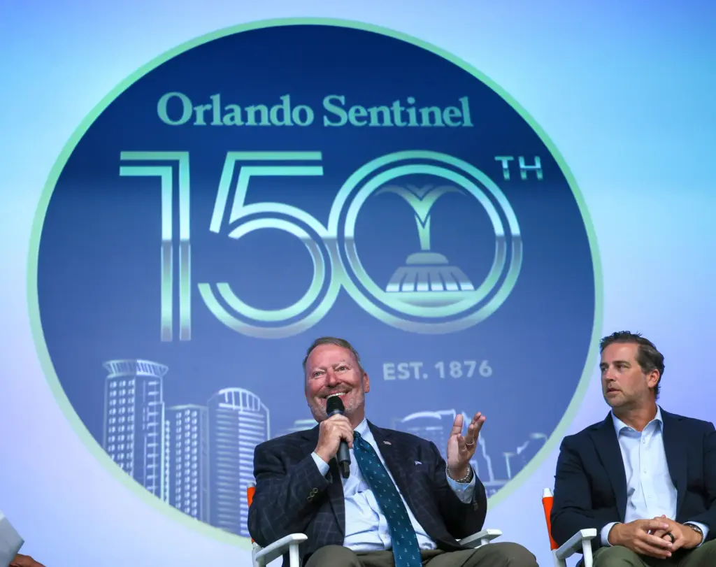 DISCUSSING DOWNTOWN â Orlando mayor Buddy Dyer, left, answers a...