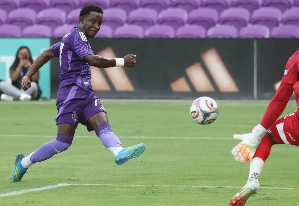Orlando City player Ivan Angulo (77) kicks at Tampa Bay...