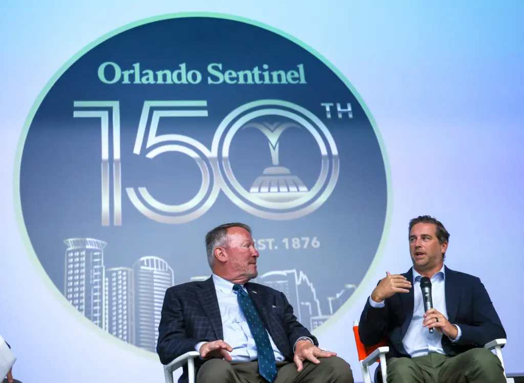 DISCUSSING DOWNTOWN â Orlando mayor Buddy Dyer, left, listens as...