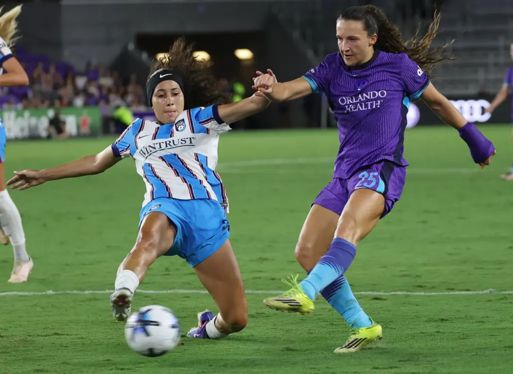 Orlando player Kerry Abello (25) kicks past Chicago player Aaliyah...