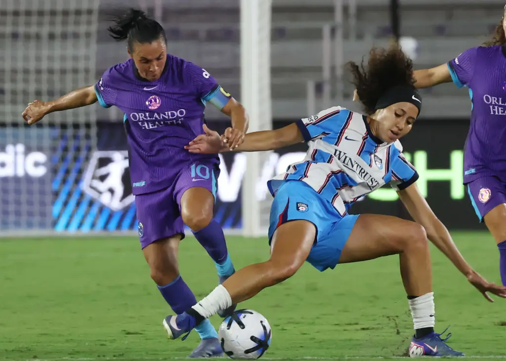Orlando player Marta (10) and Chicago player Aaliyah Farmer (right)...