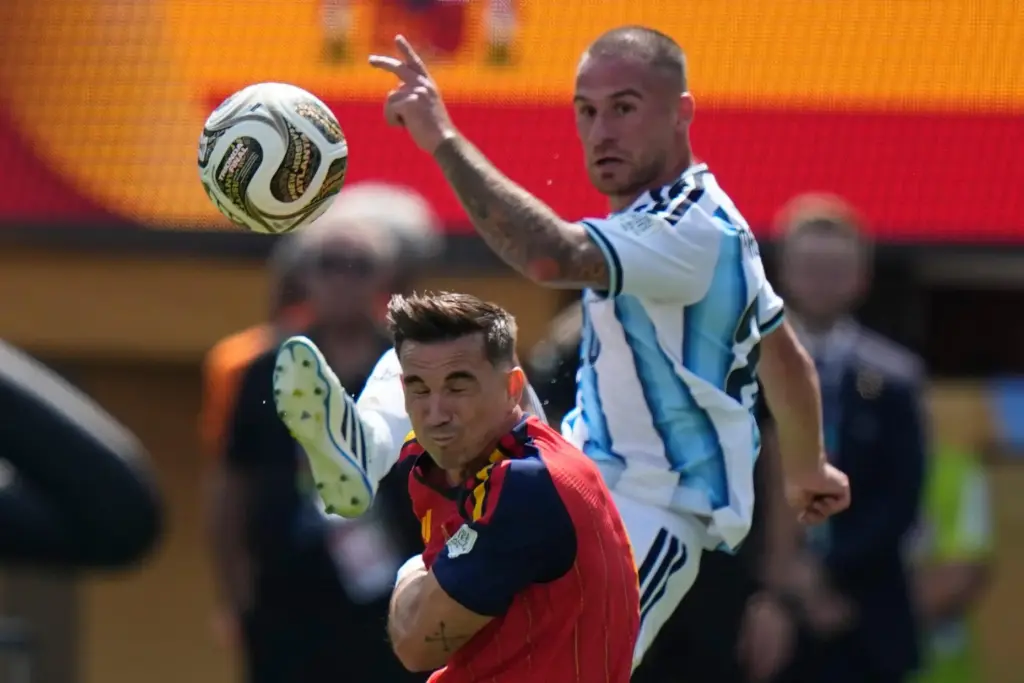 Argentina’s Alexis Mac Allister (20) battles for the ball with...