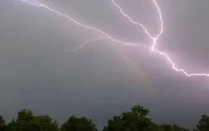 Lightning strikes during stormy Florida weekend leave 1 dead, 5 injured