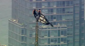 Couple charged with felonies for Empire State Building climb-turned-proposal