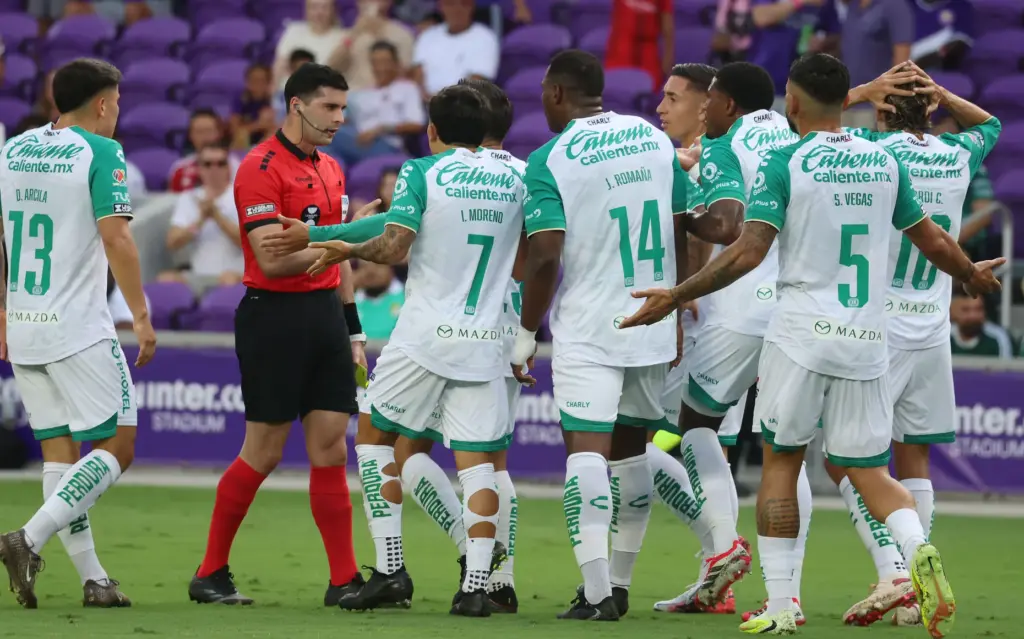 Leon players argue with the game official during the Club...