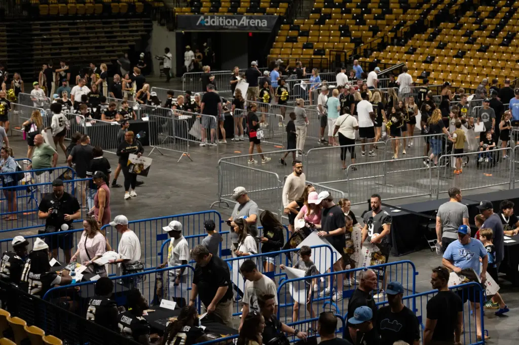 Fans line up to get autographs from the Knightâs football...