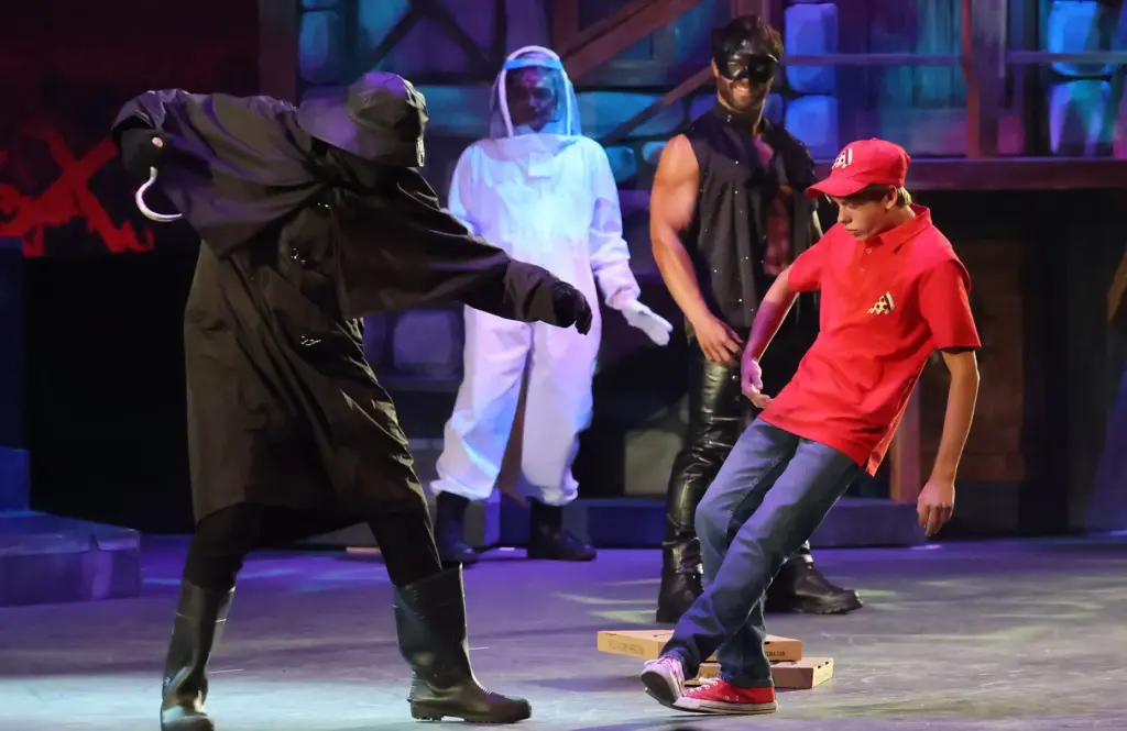 The Fisherman kills a pizza delivery boy during Scream &...