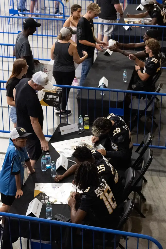 Fans line up to get autographs from the Knightâs football...