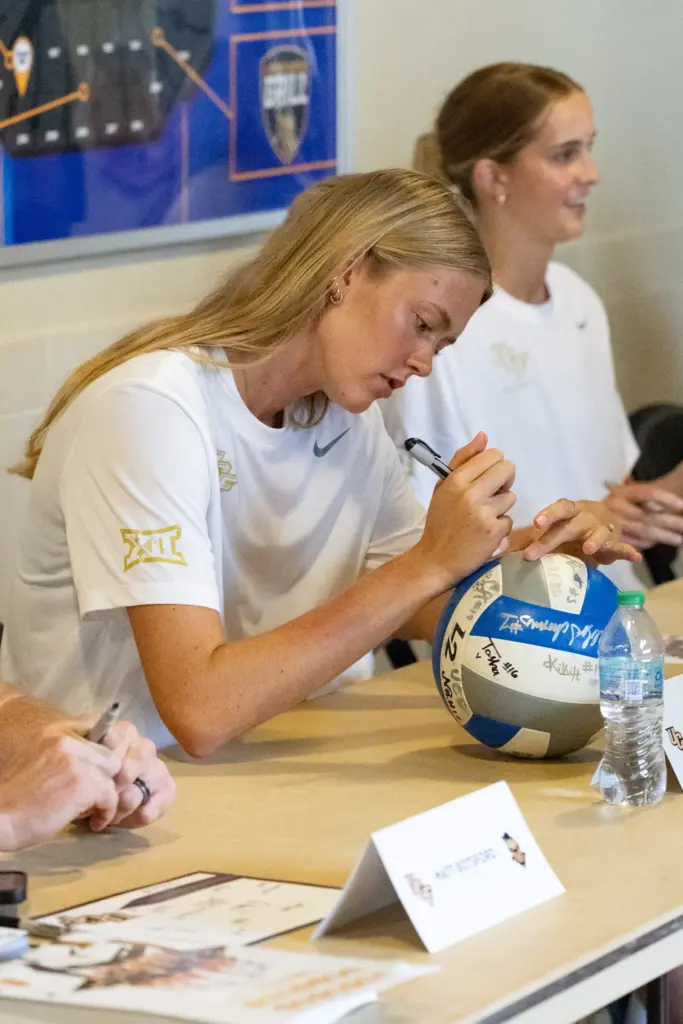 Knightâs Volleyball Player Avah Armour signs a volleyball during UCFâs...