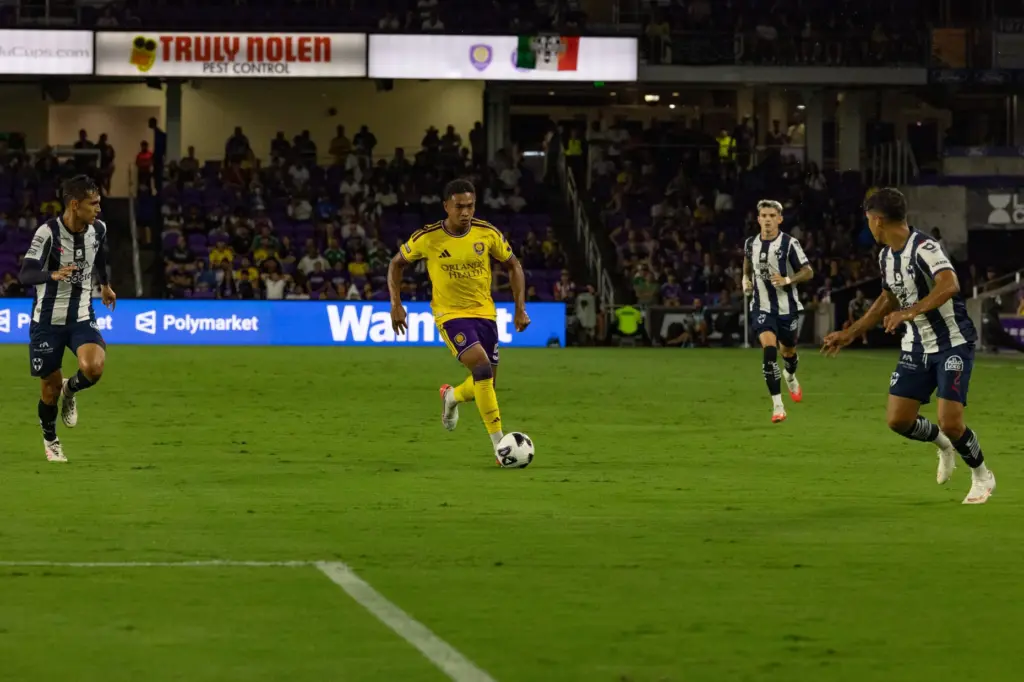 Orlando City player LuÃ­s OtÃ¡vio (5) brings the ball down...