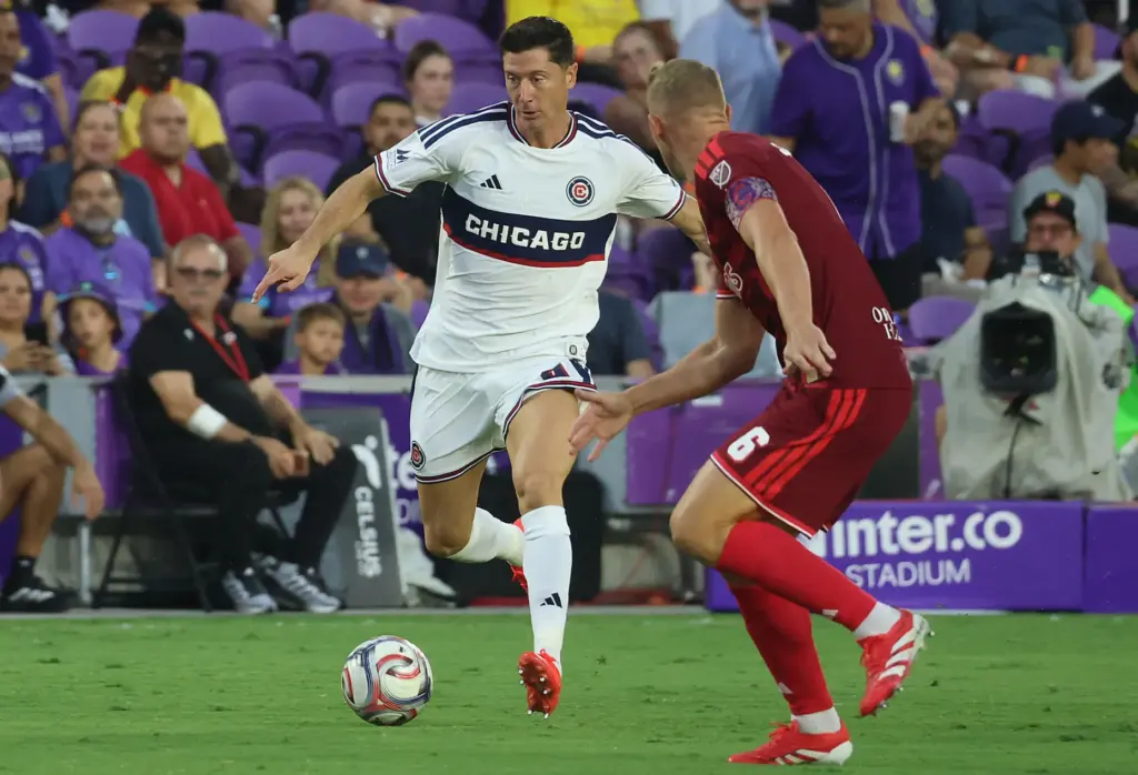 Chicago player Robert Lewandowski (9) moves the ball beside Orlando...
