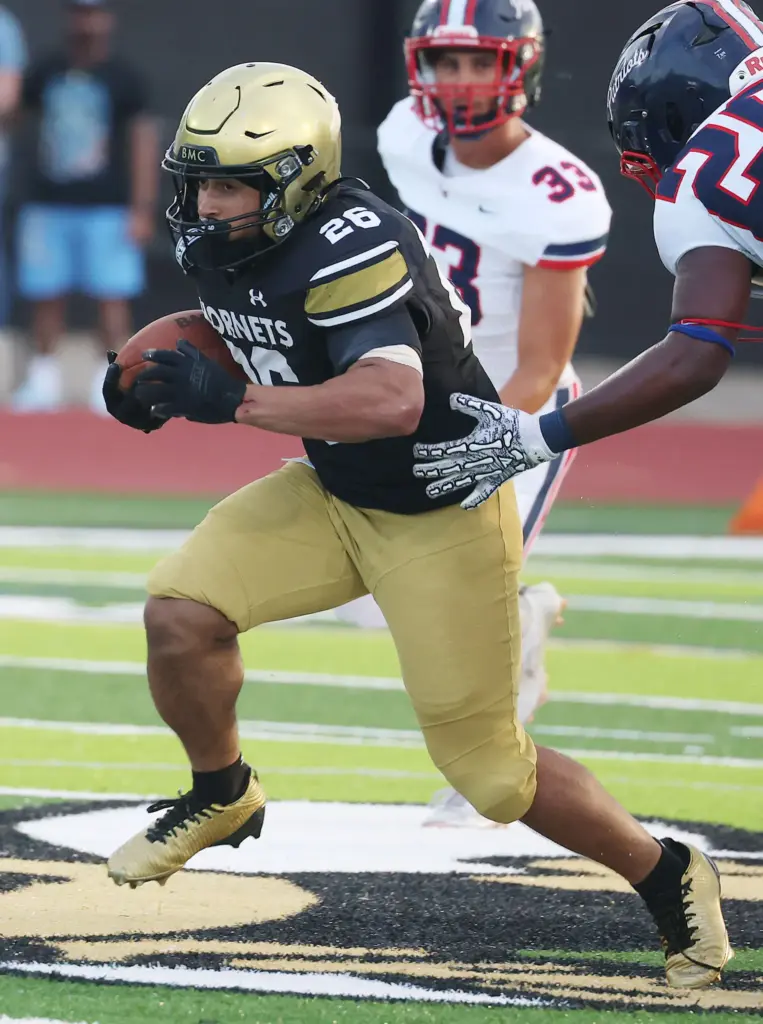 Bishop Moore running back Donovan Ferrufino (26) runs during the...