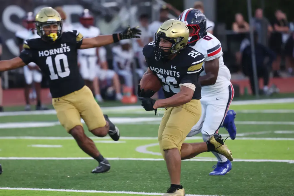 Bishop Moore running back Donovan Ferrufino (26) runs for a...