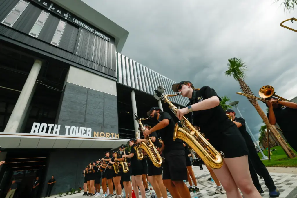 Members of UCF Marching Knights welcome individuals to the Roth...