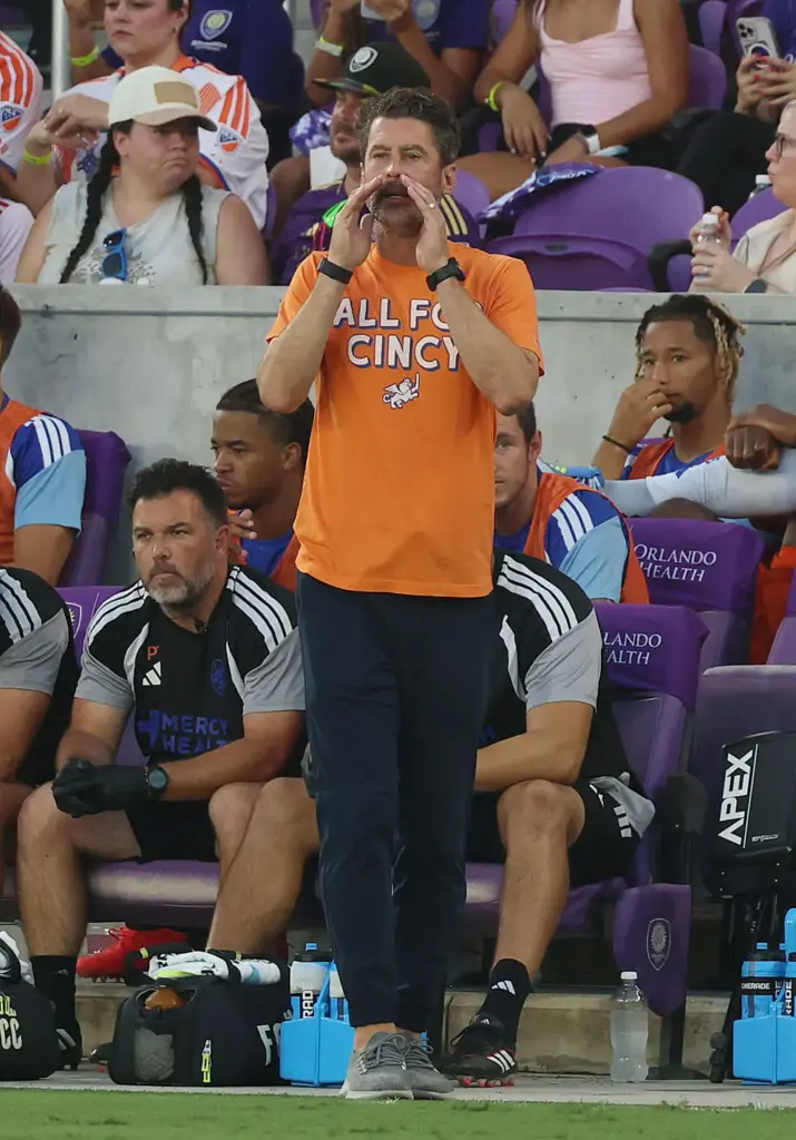 Cincinnati head coach Pat Noonan coaches during the FC Cincinnati...
