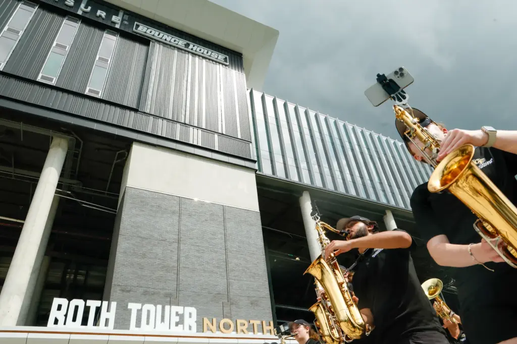 Members of UCF Marching Knights welcome individuals to the Roth...