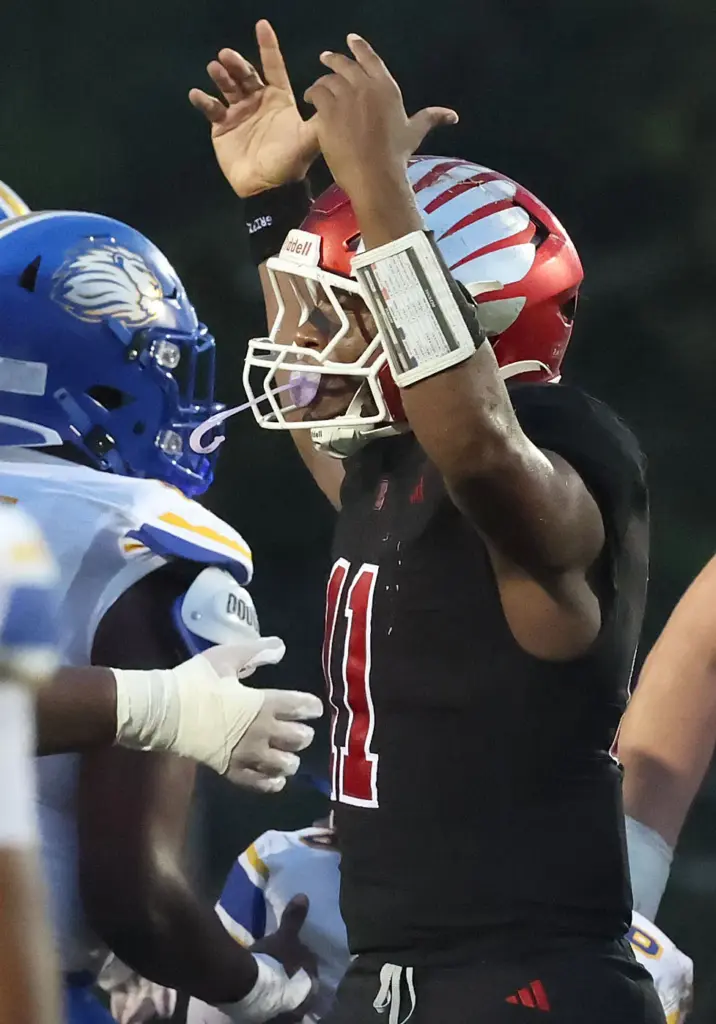 Edgewater linebacker Durell Mitchell (11) celebrates during the The First...